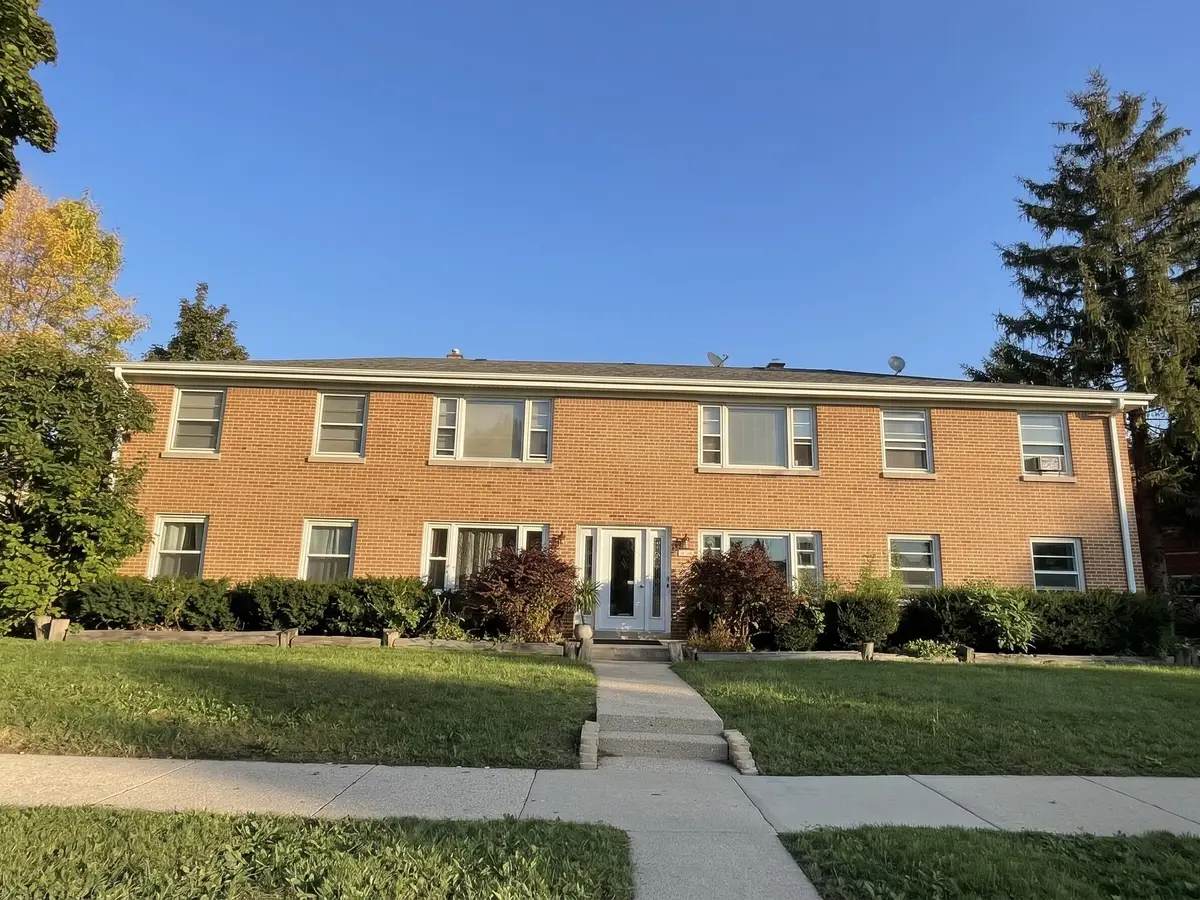 2322 W Van Beck Ave, Milwaukee, WI 53221 - #1