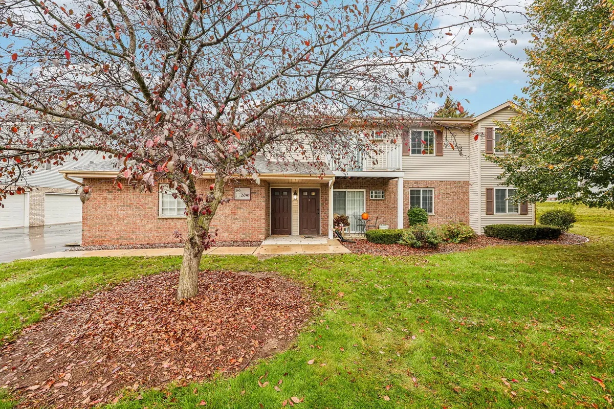 2041 Meadow Ct, West Bend, WI 53095 - #1