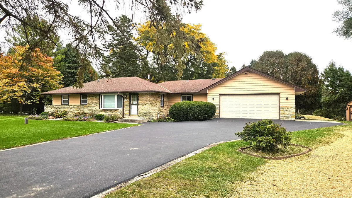 W226N6040 Avon Ct, Lisbon, WI 53089 - #1