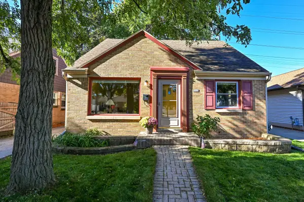 5723 N Argyle Ave, Glendale, WI 53209