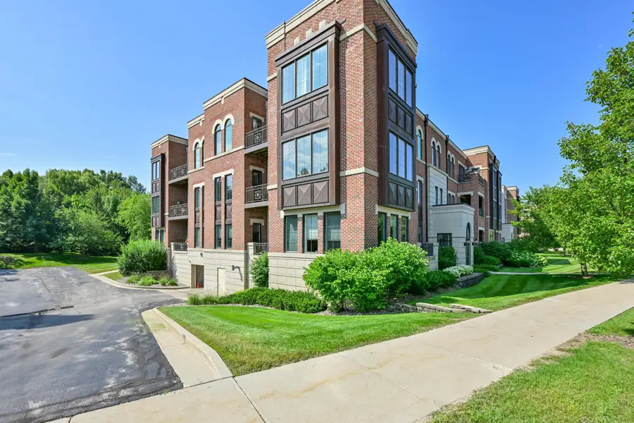 19045 Thomson Dr, Brookfield, WI 53045 - #2