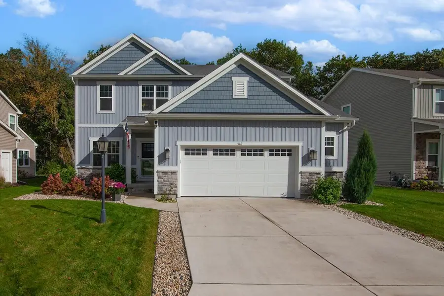 516 Wild Oak Rd, Hartland, WI 53029 - #2