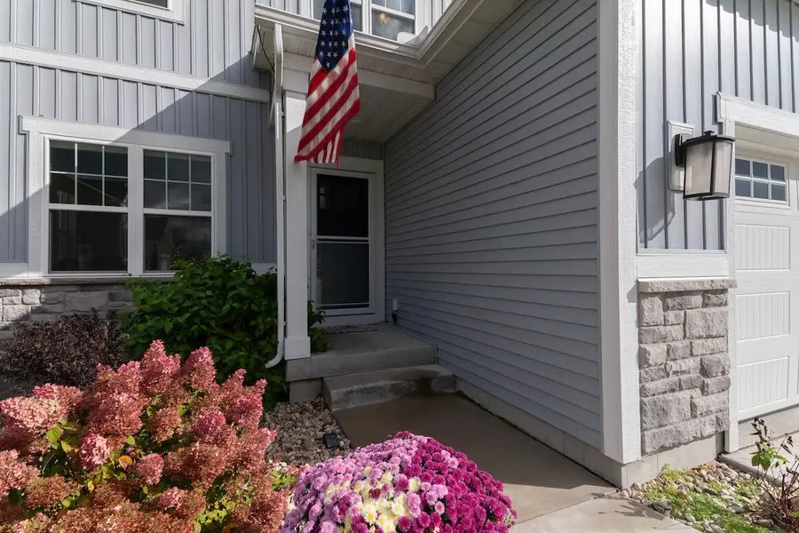 516 Wild Oak Rd, Hartland, WI 53029 - #3