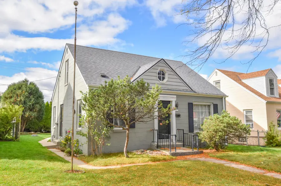 3671 S Pine Ave, Milwaukee, WI 53207 - #3