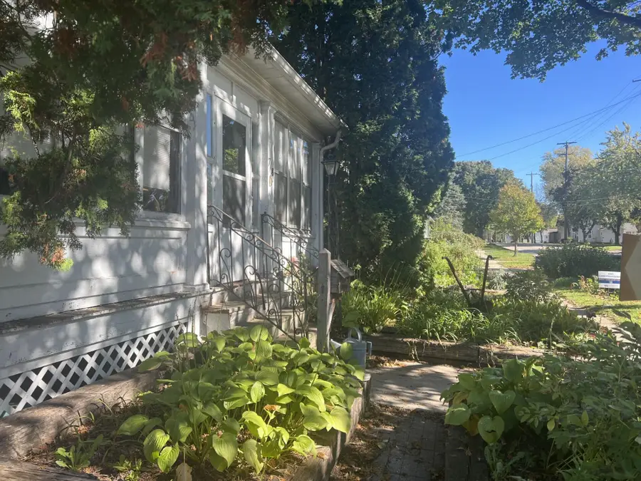 718 W Sherman Ave, Fort Atkinson, WI 53538 - #2