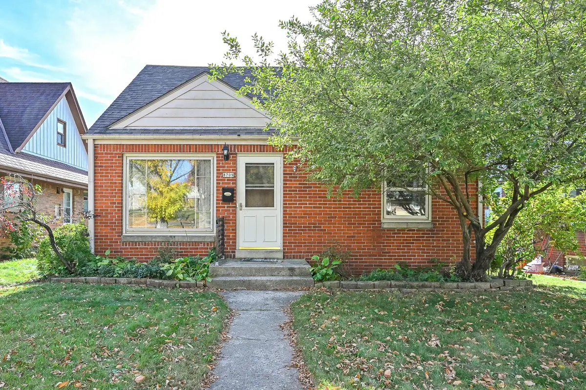 8709 W Elmore Ave, Milwaukee, WI 53222 - #1