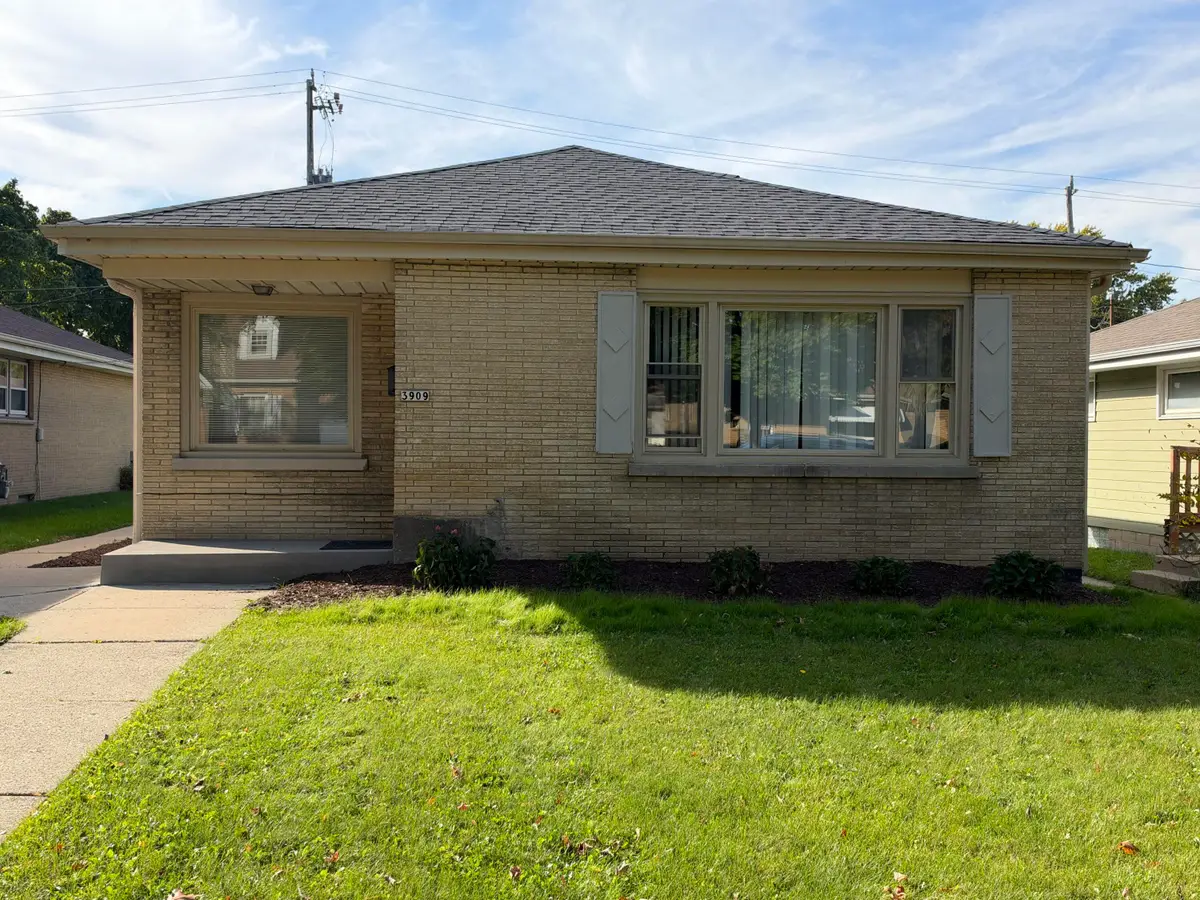 3909 N 62nd St, Milwaukee, WI 53216 - #1