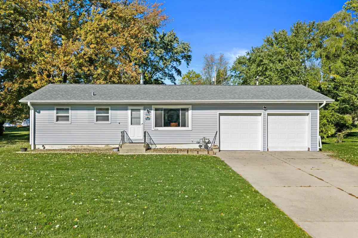 4220 E Alton Rd, Oak Creek, WI 53154 - #1