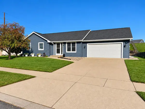 603 Pioneer Dr, Holmen, WI 54636