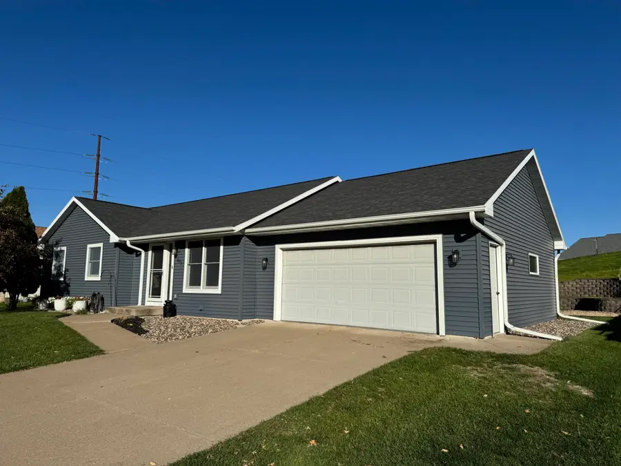 603 Pioneer Dr, Holmen, WI 54636 - #2