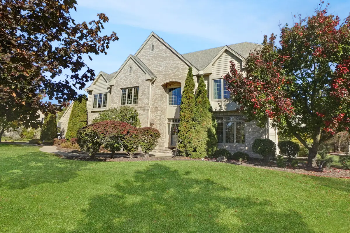 19270 Glacier Pkwy, Brookfield, WI 53045 - #1