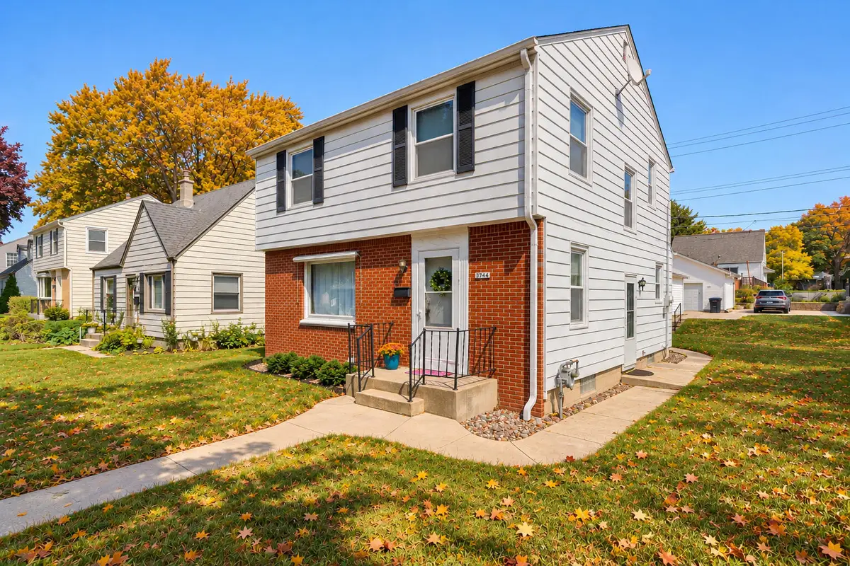 3744 N 100th St, Milwaukee, WI 53222 - #1
