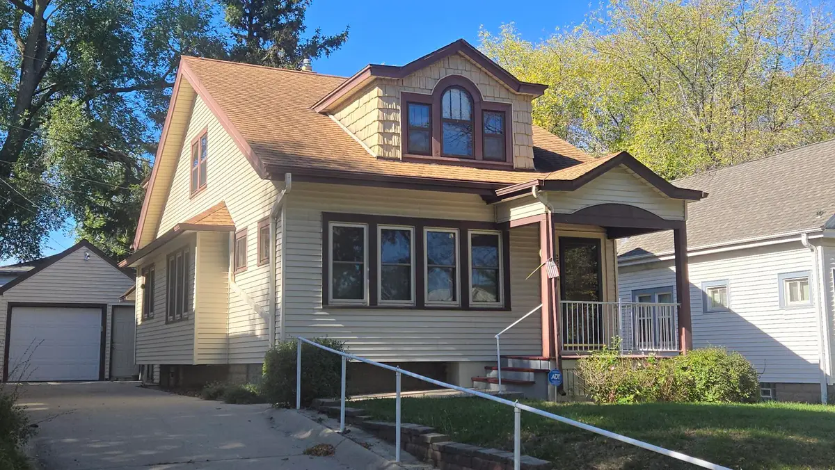 2567 N 54th St, Milwaukee, WI 53210 - #1