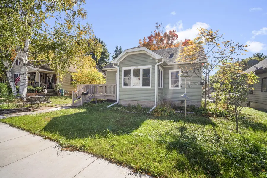 231 Edgewood Ln, West Bend, WI 53095 - #2