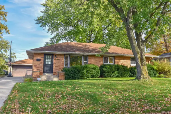 W171N9312 Briarwood Ter, Menomonee Falls, WI 53051