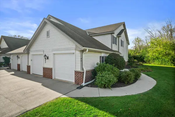 558 Pewaukee Rd, Pewaukee, WI 53072