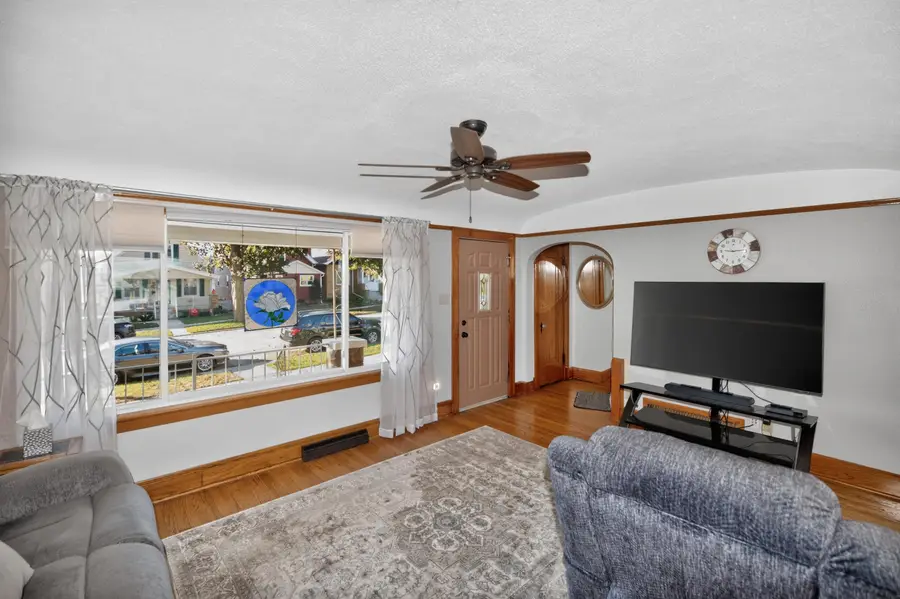 3908 E Cudahy Ave, Cudahy, WI 53110 - #2