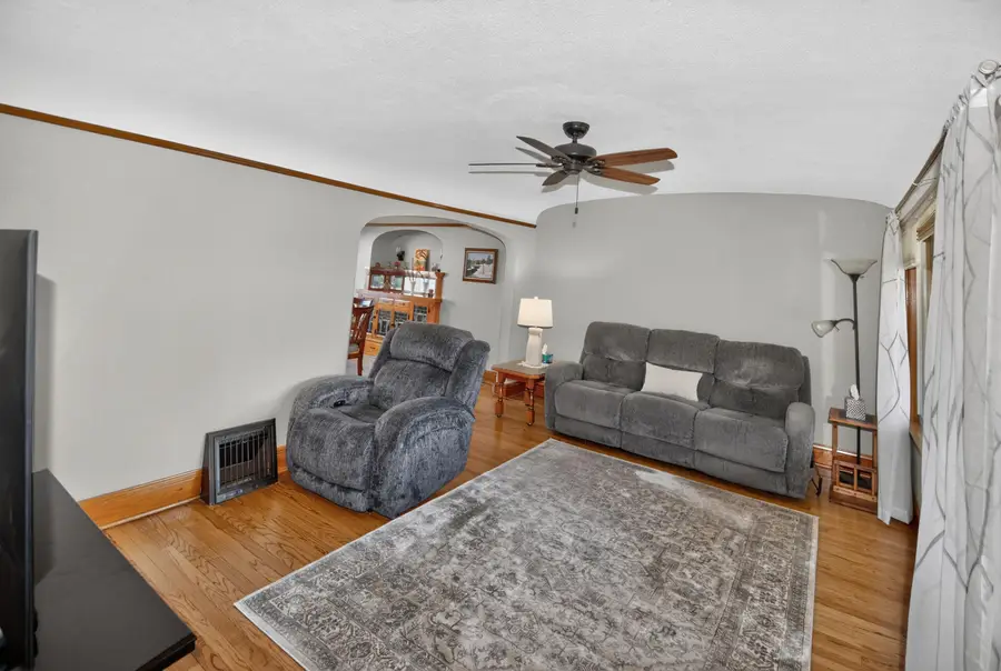 3908 E Cudahy Ave, Cudahy, WI 53110 - #3