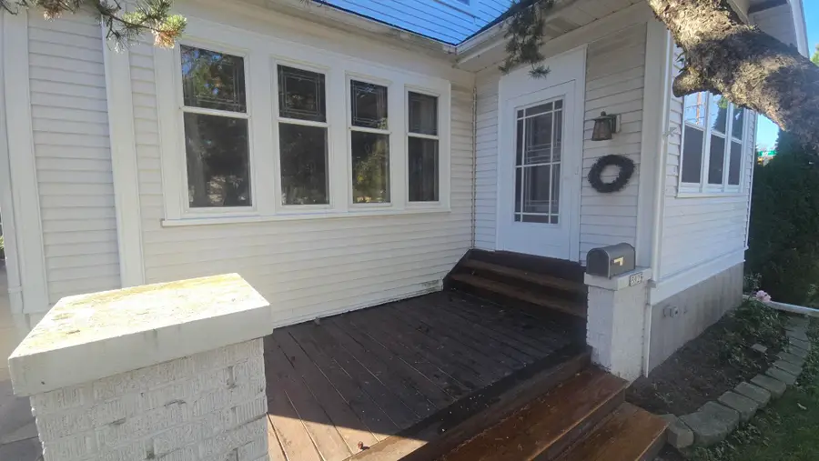 5925 W Lloyd St, Milwaukee, WI 53208 - #2
