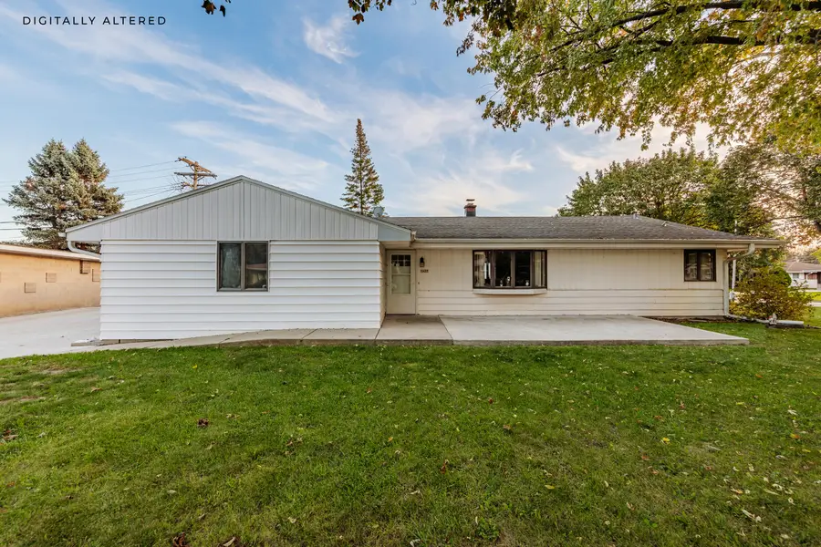 3423 W Wanda Ave, Milwaukee, WI 53221 - #2