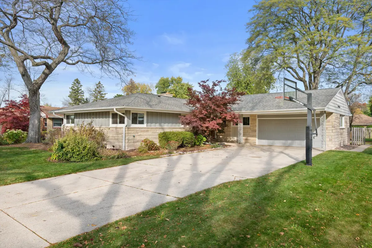 7104 N Crossway Rd, Fox Point, WI 53217 - #1
