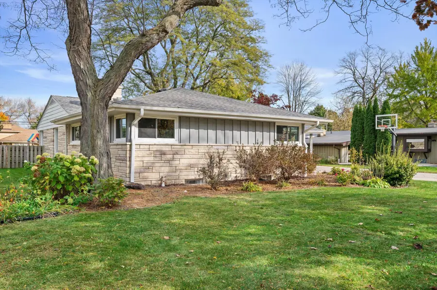 7104 N Crossway Rd, Fox Point, WI 53217 - #2
