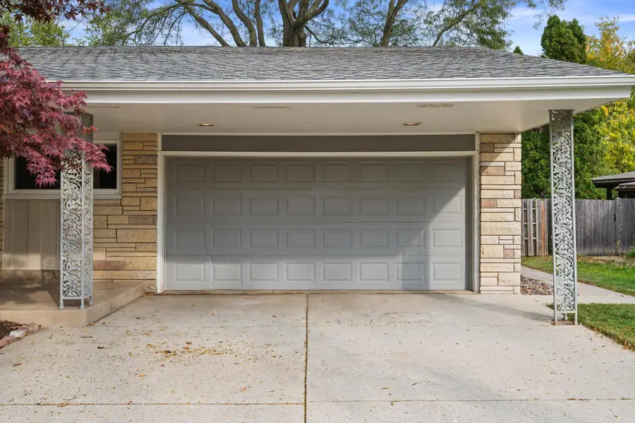7104 N Crossway Rd, Fox Point, WI 53217 - #3
