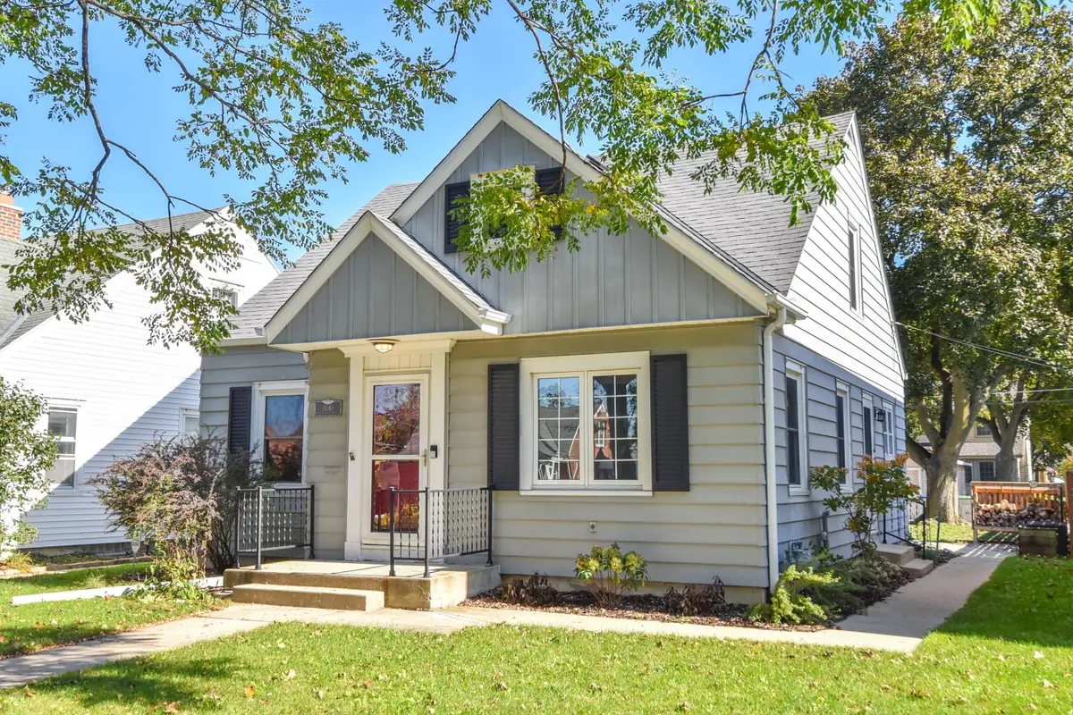 3040 N 80th St, Milwaukee, WI 53222 - #1