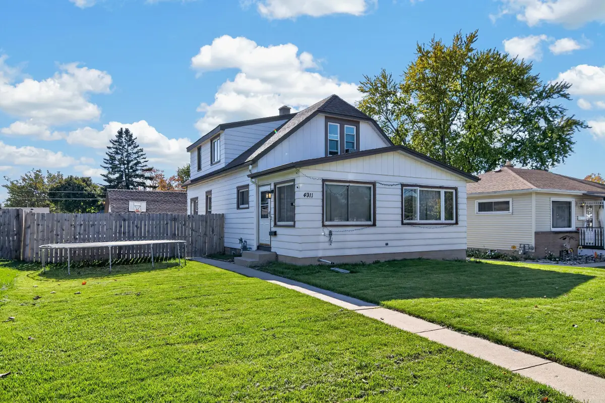 4911 W Howard Ave, Milwaukee, WI 53220 - #1