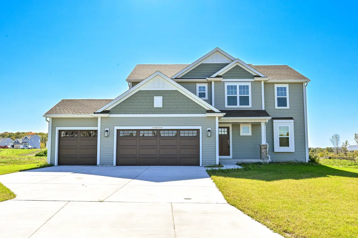 W194N15744 East Gate Ct, Jackson, WI 53037 - #1