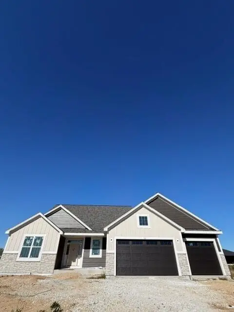 526 Talbots Woods Dr, Dousman, WI 53118 - #1