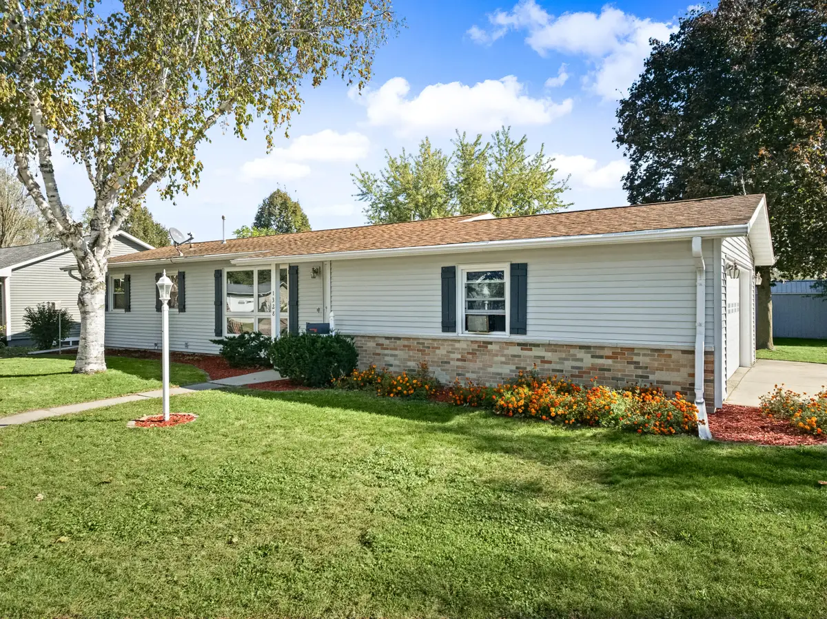 1328 James Ct, Jefferson, WI 53549 - #1