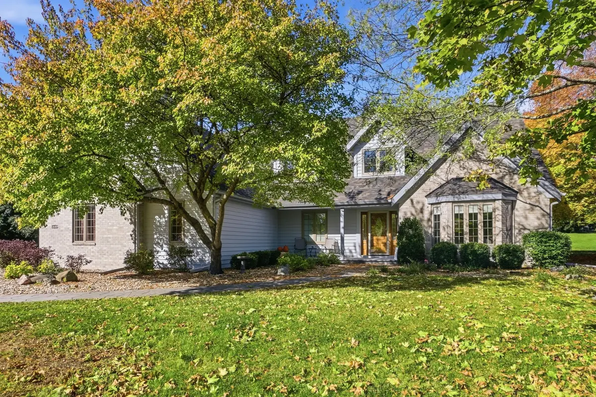 N25W26469 Fox Den Ct, Pewaukee, WI 53072 - #1