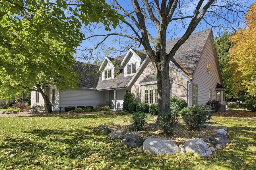 N25W26469 Fox Den Ct, Pewaukee, WI 53072 - #2