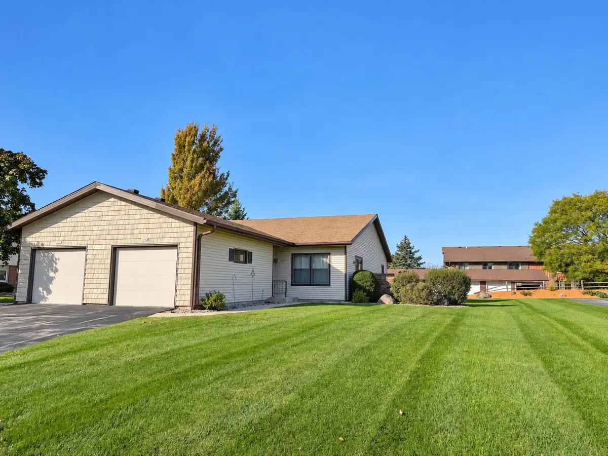 10328 W Parkwood Dr, Franklin, WI 53132 - #1