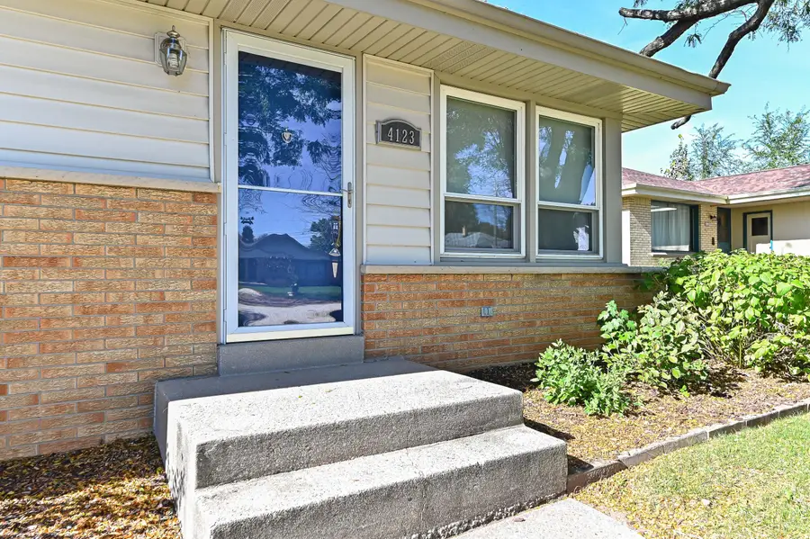 4123 N 95th St, Wauwatosa, WI 53222 - #2