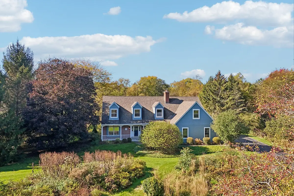 1357 Cedarton Pkwy, Cedarburg, WI 53024 - #1