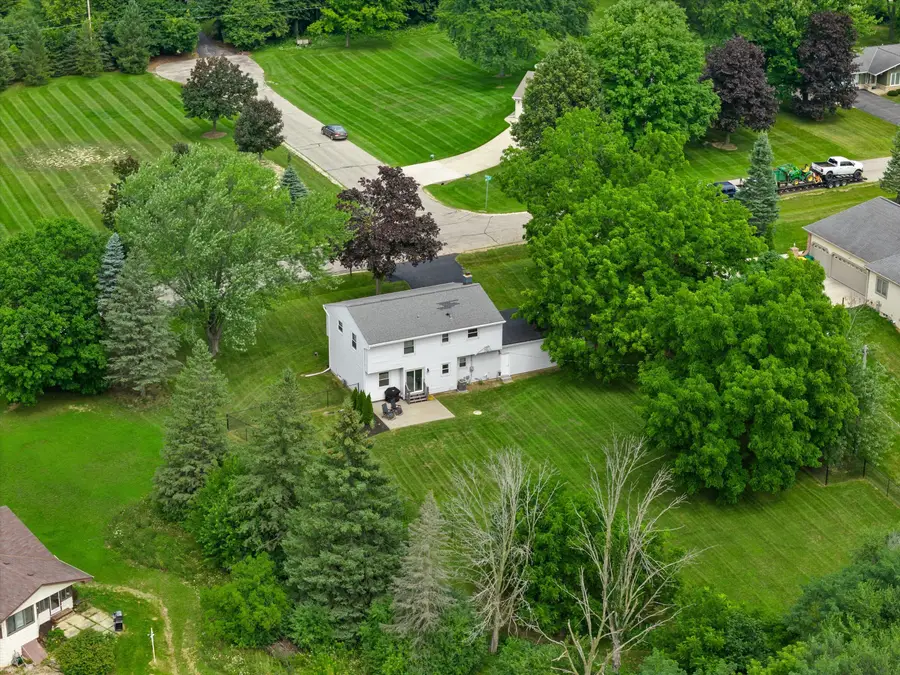 N113W13033 Crestview Dr, Germantown, WI 53022 - #2