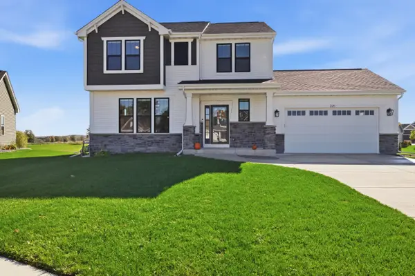 225 Windridge Ct, Slinger, WI 53086