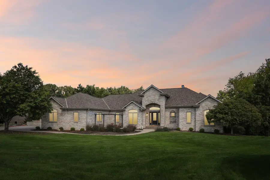 194 Crooked Stick Pass, North Prairie, WI 53153 - #2