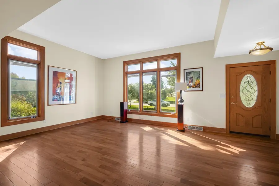 747 Laureate Dr, Pewaukee, WI 53072 - #2