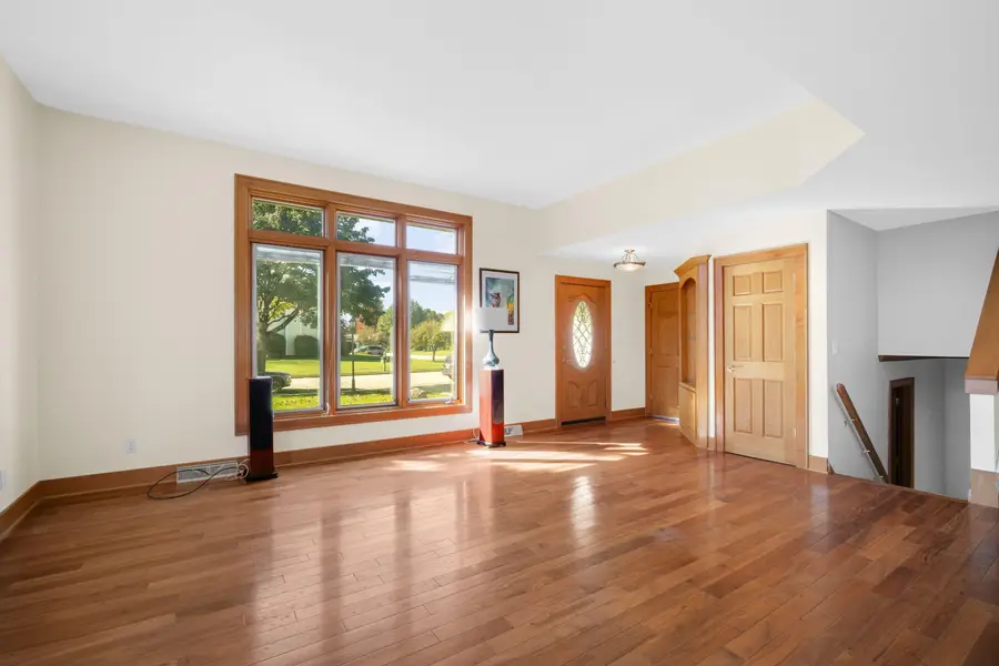 747 Laureate Dr, Pewaukee, WI 53072 - #3
