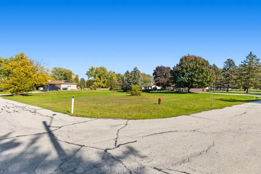 Lt8 W Abbott Ave, Greenfield, WI 53221 - #3