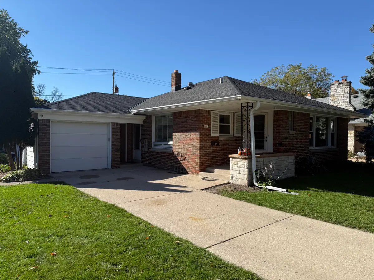 5443 W Hayes Ave, West Allis, WI 53219 - #1