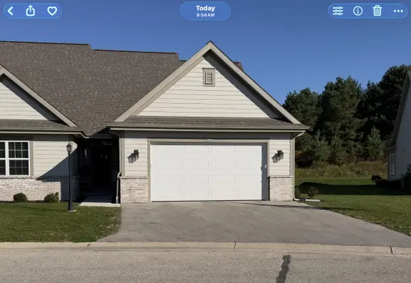 1787 Cedar Ridge Dr, Slinger, WI 53086
