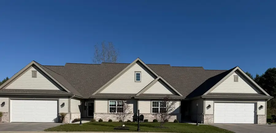 1787 Cedar Ridge Dr, Slinger, WI 53086 - #2