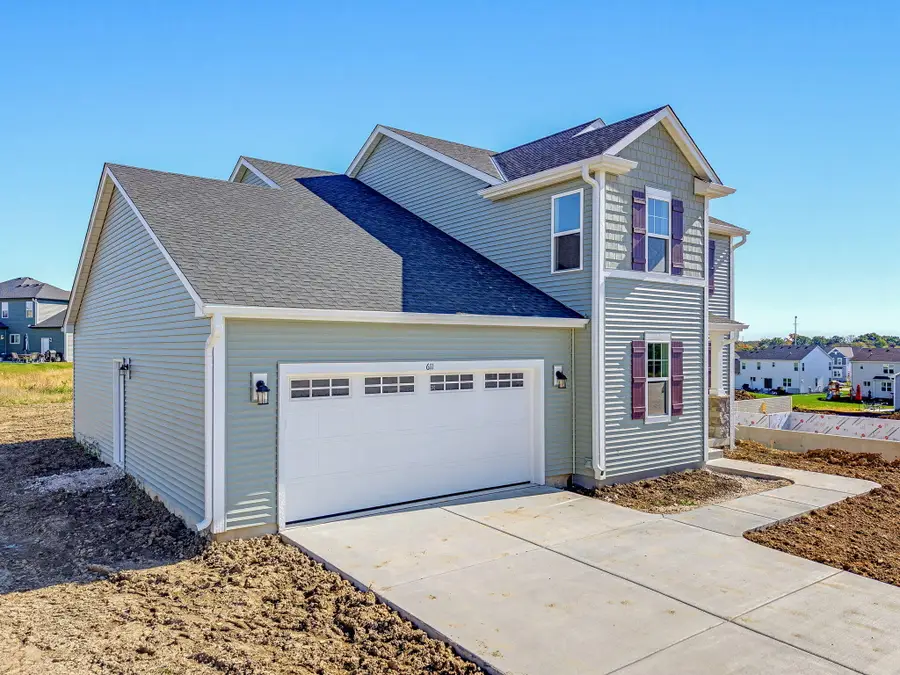 611 E Bluff Cir, Waterford, WI 53185 - #2