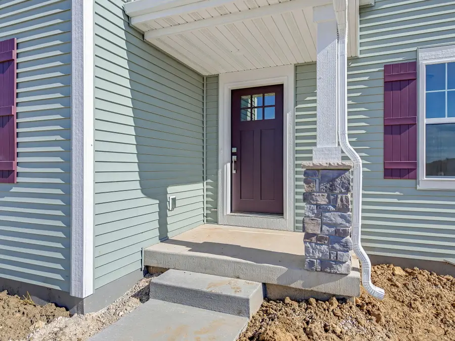 611 E Bluff Cir, Waterford, WI 53185 - #3