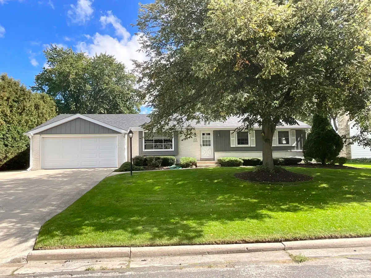 W173N8464 Westbridge Ave, Menomonee Falls, WI 53051 - #1