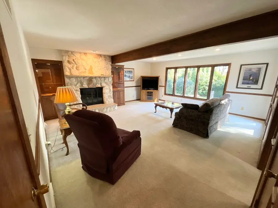 W173N8464 Westbridge Ave, Menomonee Falls, WI 53051 - #3